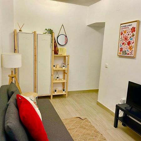 Stylish One Bedroom Flat In The Heart Of マドリード エクステリア 写真