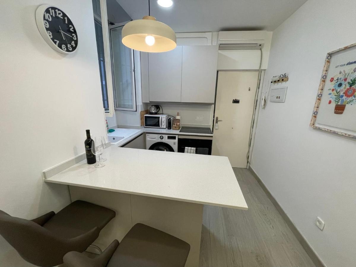 Stylish One Bedroom Flat In The Heart Of マドリード エクステリア 写真