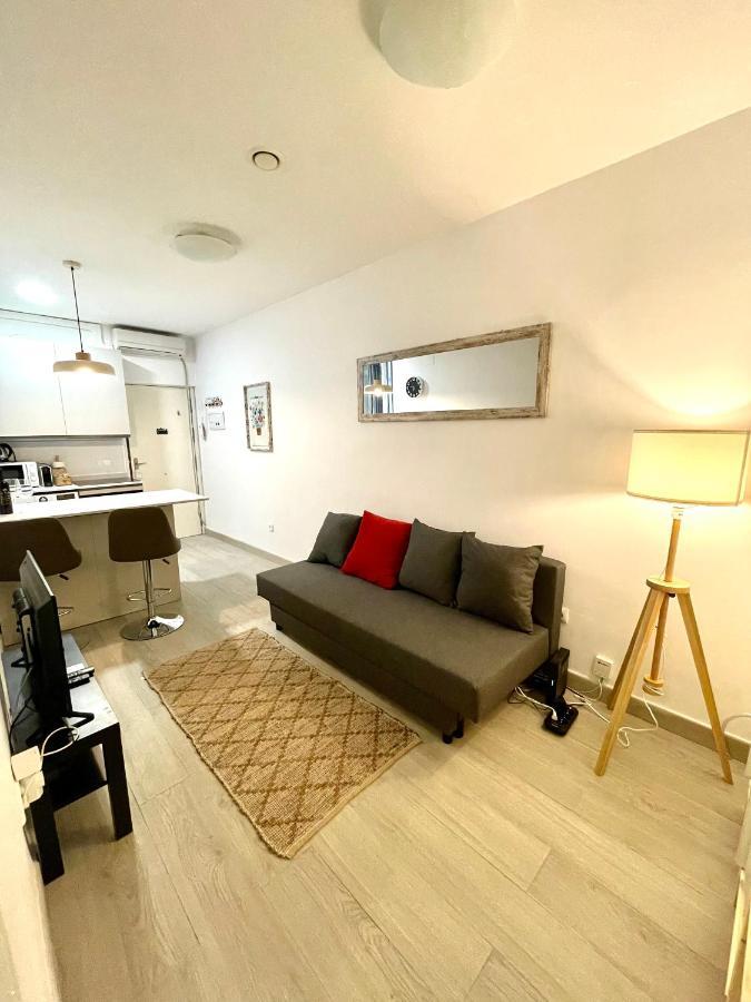 Stylish One Bedroom Flat In The Heart Of マドリード エクステリア 写真