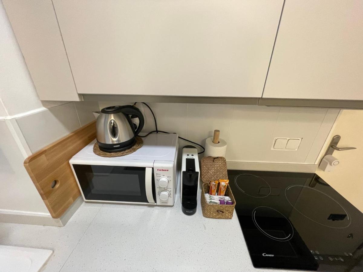 Stylish One Bedroom Flat In The Heart Of マドリード エクステリア 写真