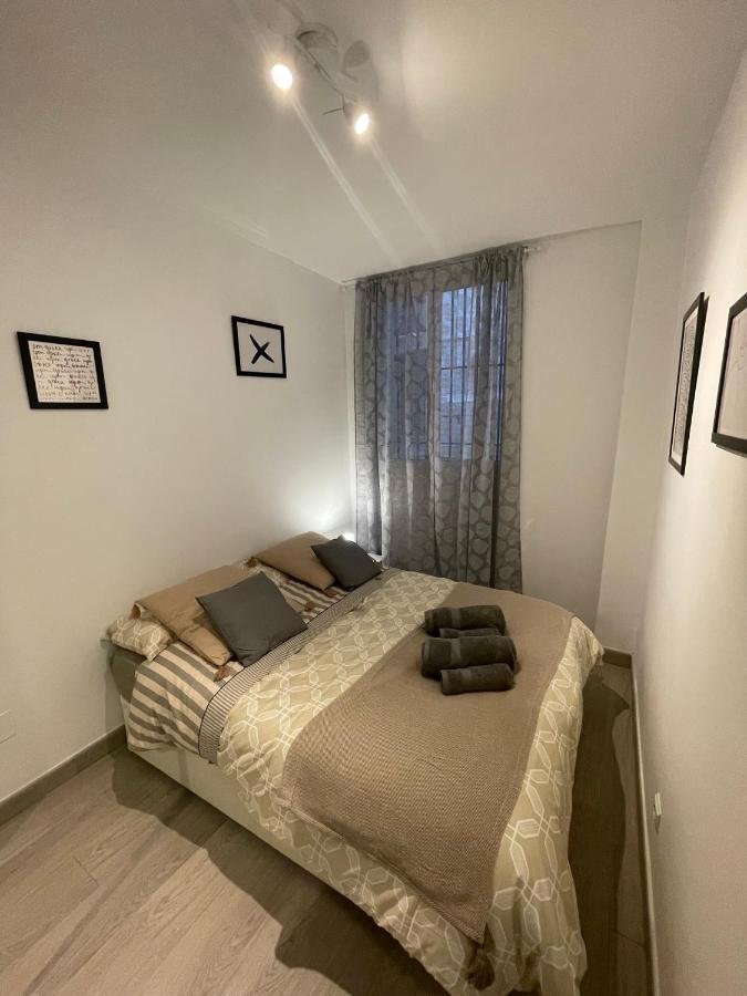 Stylish One Bedroom Flat In The Heart Of マドリード エクステリア 写真