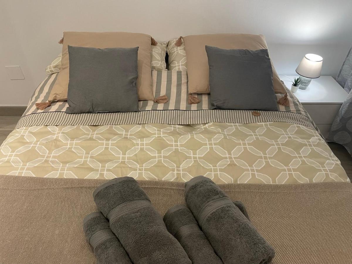 Stylish One Bedroom Flat In The Heart Of マドリード エクステリア 写真