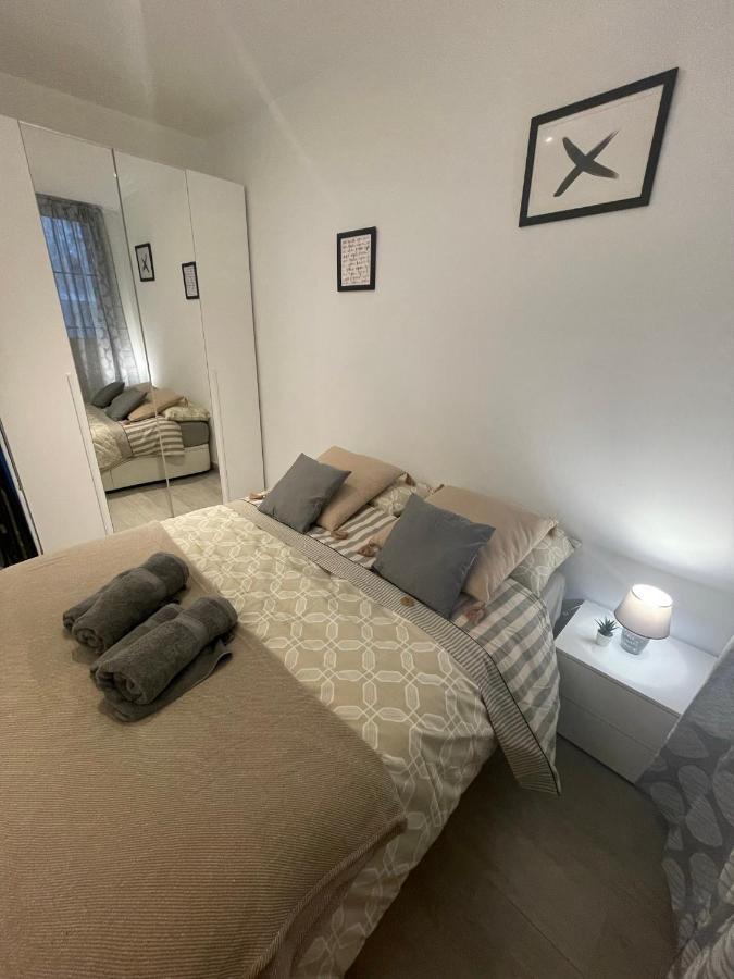 Stylish One Bedroom Flat In The Heart Of マドリード エクステリア 写真